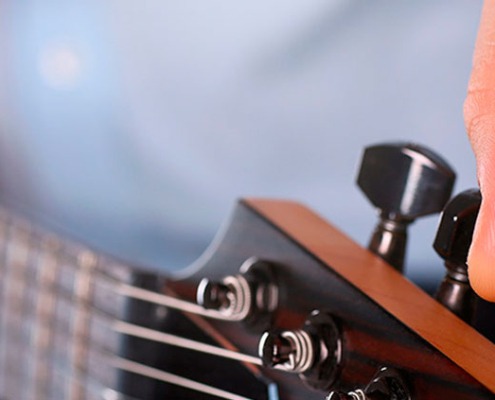 Ajustar y Calibrar una Guitarra Española