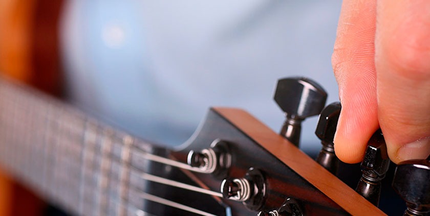 Ajustar y Calibrar una Guitarra Española