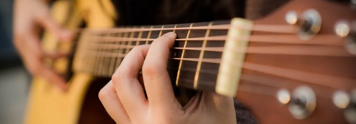 técnicas avanzadas para tocar la guitarra española