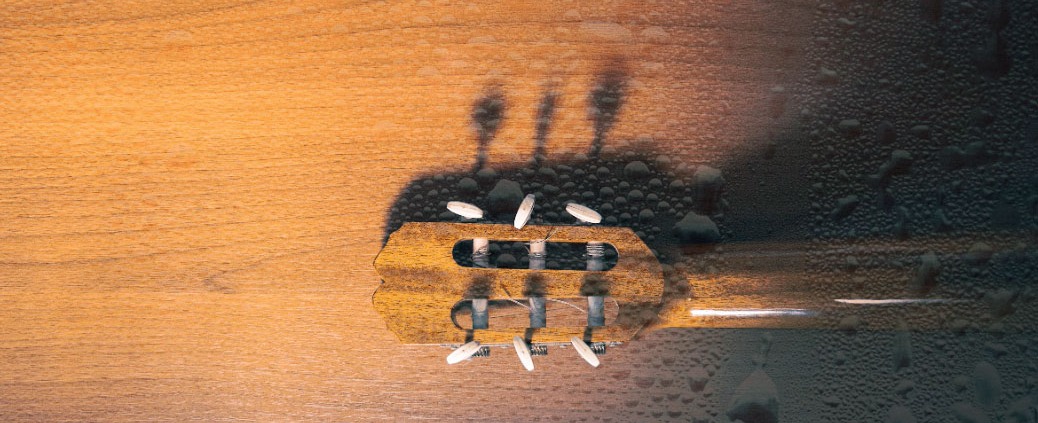 cómo afecta la humedad a tu guitarra española y cómo protegerla