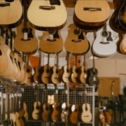 guitarra artesana vs. guitarra industrial