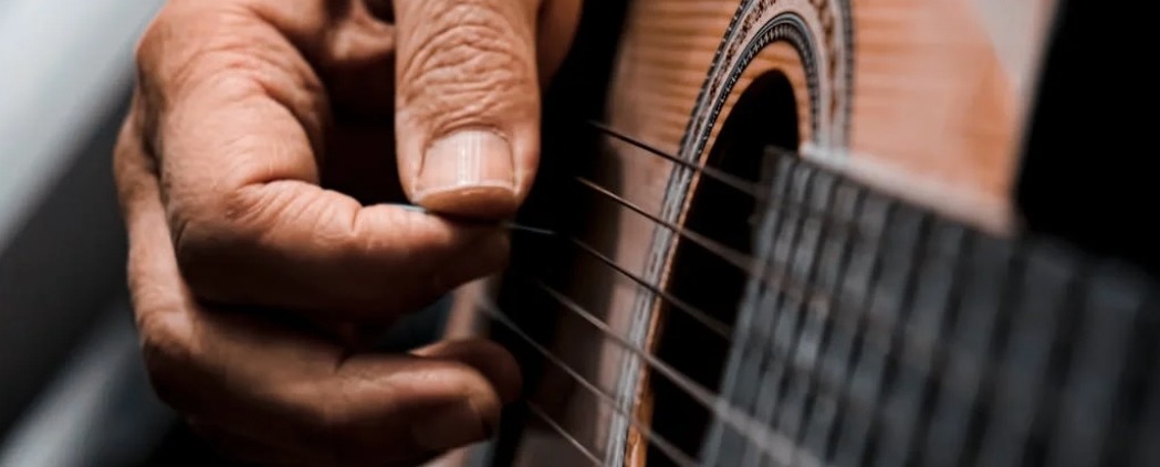 cómo afecta el calor a una guitarra española