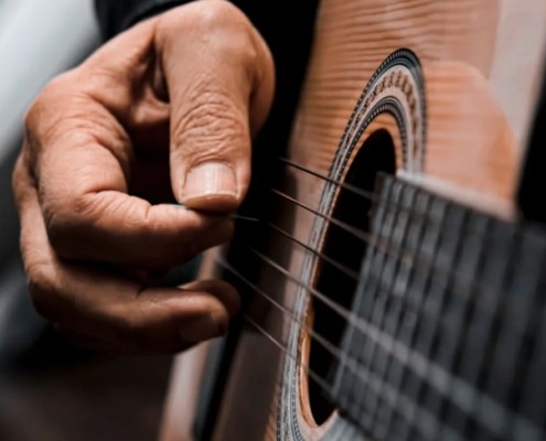 cómo afecta el calor a una guitarra española