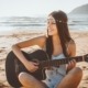 guitarra y playa