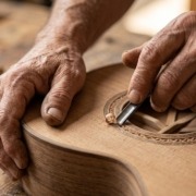 cuánto tarda en hacerse una guitarra